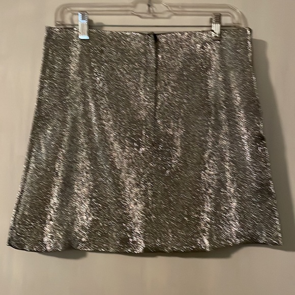H&M silver shiny mini skirt. Size8 I put it with a shirt I’m selling too see 👀 - Picture 2 of 11